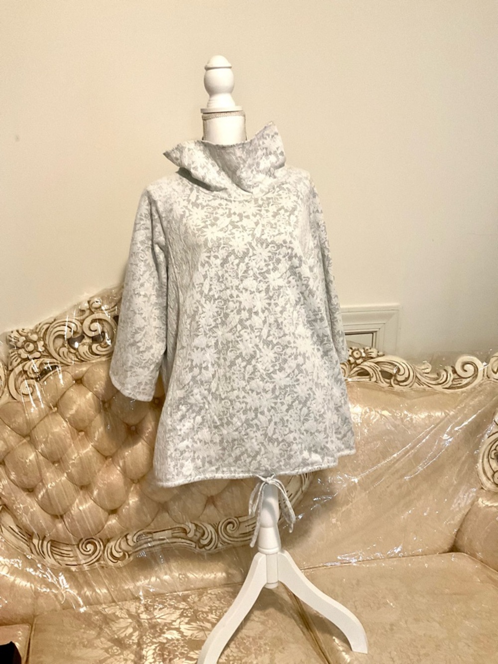 Chaus White Lace Top with Black Striped Lining - Picture 5 of 6